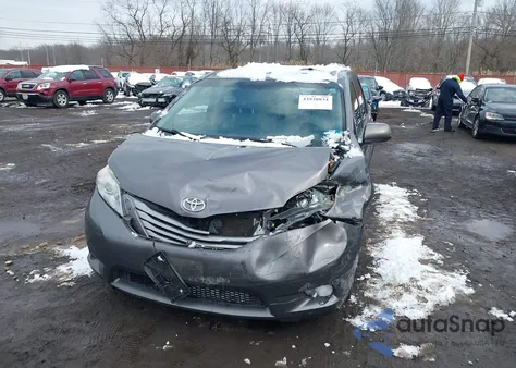 2015 Toyota Sienna Xle Premium 8 Passenger z USA, uszkodzony, nr VIN 5TDYK3DC8FS630020
